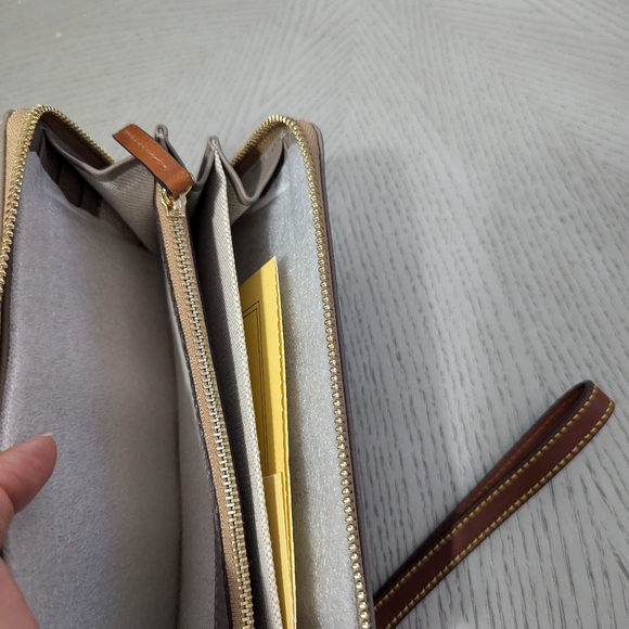 DOONEY AND BOURKE LARGE WALLET - Picture 7 of 11